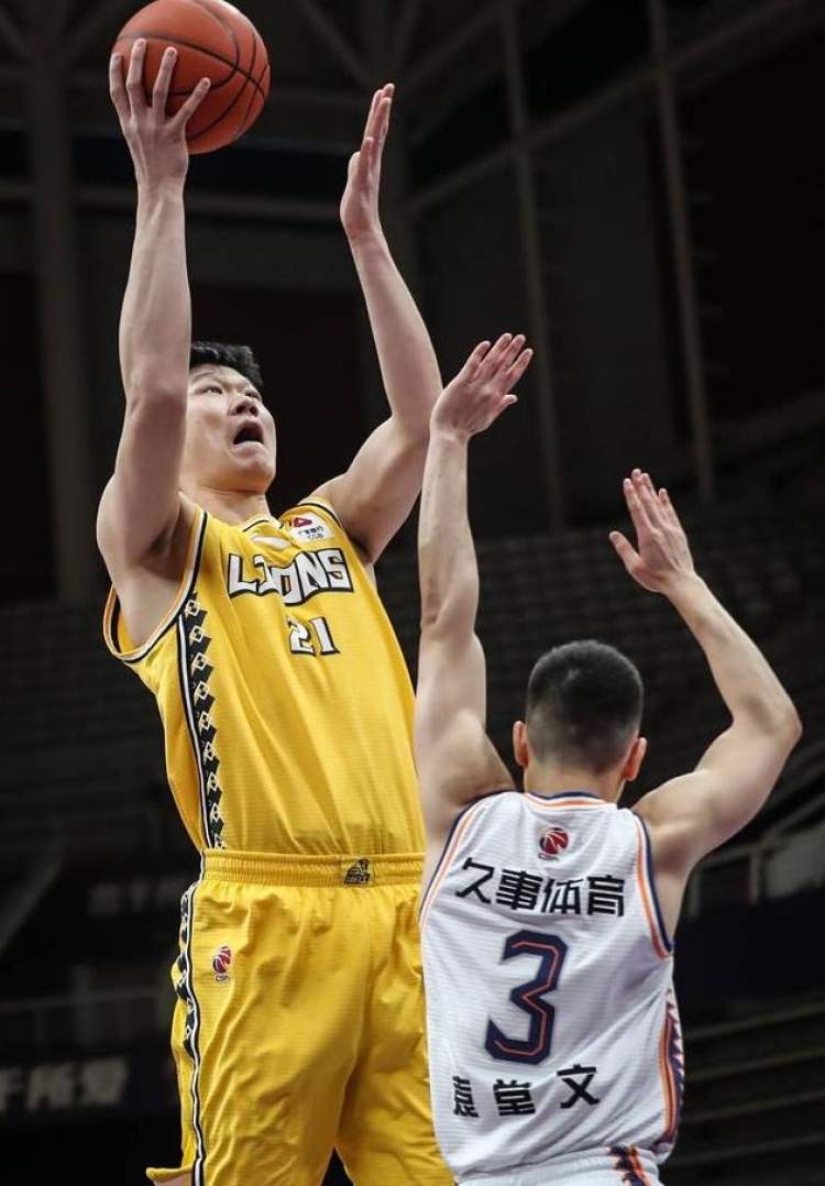 威尼斯人博彩网站 -风云突变费耶诺德赛后复出首秀；CBA常规赛版图或变；压力陡增；训练强度明显提升的简单介绍