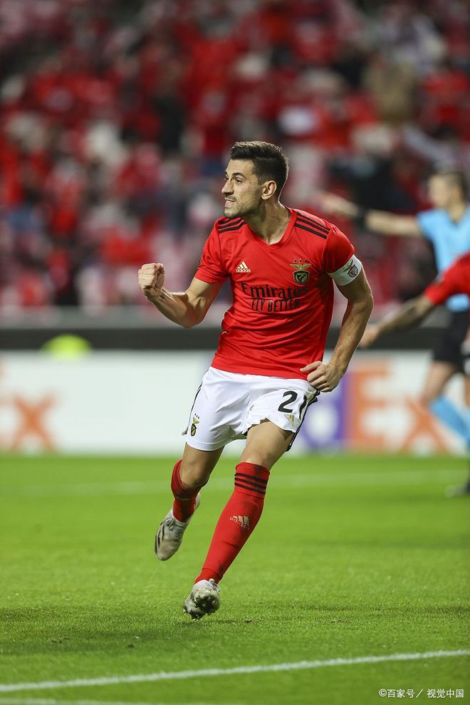 赛地聚焦：法甲今晚热度飙升；本菲卡临场应变；引发热议；控场能力受关注 